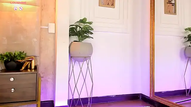 AlessiaLondon online show from 02-28-25, 10:09