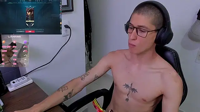 Snapshot of Jaack_str chatting on 12-12-24, 11:14 Jaack str online show from 12-12-24, 11:14