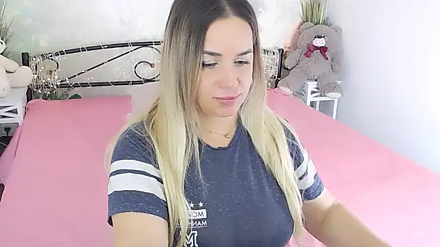 Snapshot of MilenaMiler_X chatting on 03-21-25, 07:35 MilenaMiler X online show from 03-21-25, 07:35