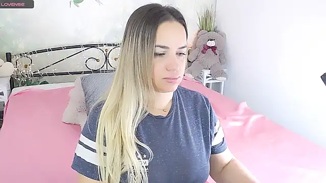 Snapshot of MilenaMiler_X chatting on 03-22-25, 05:39 MilenaMiler X online show from 03-22-25, 05:39