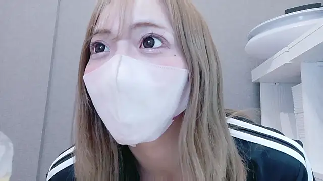 Snapshot of _chanMOMO_ chatting on 06-17-26, 03:46 chanMOMO online show from 06-17-26, 03:46