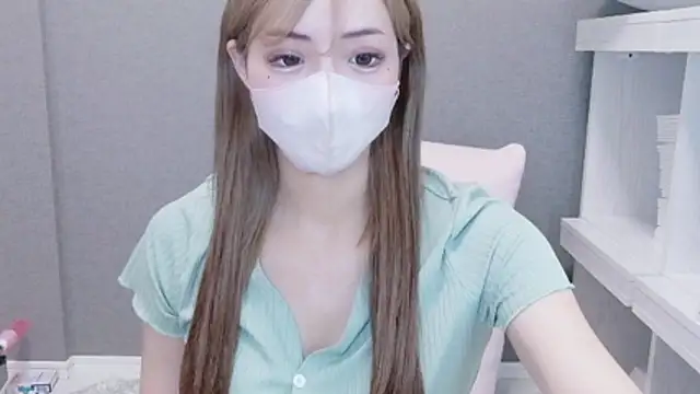 Snapshot of _chanMOMO_ chatting on 07-13-26, 11:02 chanMOMO online show from 07-13-26, 11:02
