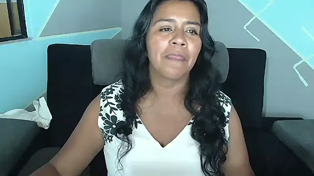 Snapshot of saggil23 chatting on 09-29-25, 10:14 saggil23 online show from 09-29-25, 10:14