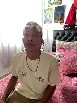 Snapshot of TommyGun_22 chatting on 06-27-26, 02:12 TommyGun 22 online show from 06-27-26, 02:12