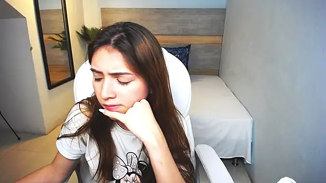 liseth fox online show from 12-20-24, 10:11