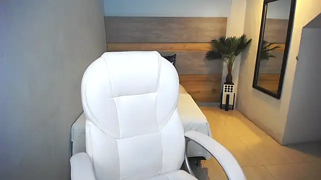 liseth fox online show from 12-28-24, 03:15