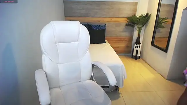 liseth fox online show from 02-28-25, 02:09