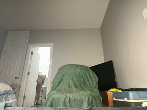 ChiRaqb8 online show from 11-04-25, 01:16