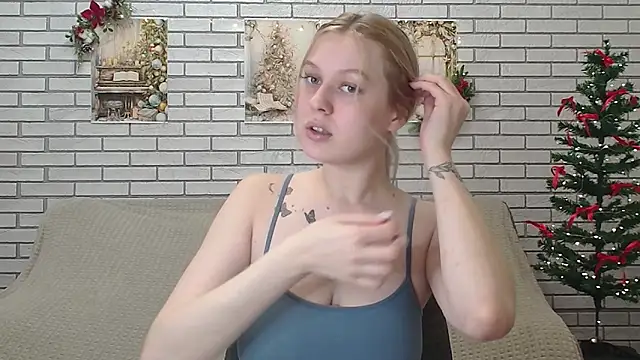 EmiliaDuchess online show from 12-19-24, 08:34