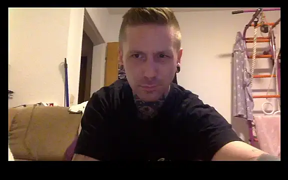 Snapshot of Schabernack1990 chatting on 01-23-25, 03:58 Schabernack1990 online show from 01-23-25, 03:58