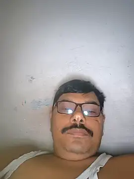 Snapshot of Srmotrs chatting on 02-17-26, 02:30 Srmotrs online show from 02-17-26, 02:30