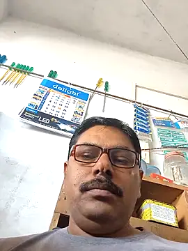 Snapshot of Srmotrs chatting on 02-23-26, 06:11 Srmotrs online show from 02-23-26, 06:11