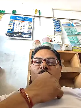 Snapshot of Srmotrs chatting on 02-25-26, 05:39 Srmotrs online show from 02-25-26, 05:39