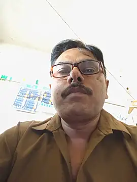 Snapshot of Srmotrs chatting on 06-20-26, 07:55 Srmotrs online show from 06-20-26, 07:55