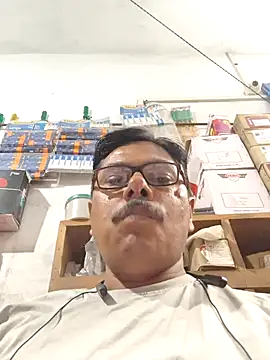 Snapshot of Srmotrs chatting on 06-29-26, 02:39 Srmotrs online show from 06-29-26, 02:39