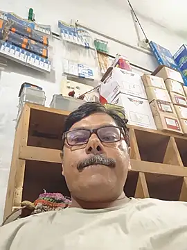Snapshot of Srmotrs chatting on 07-20-26, 01:13 Srmotrs online show from 07-20-26, 01:13