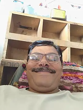 Snapshot of Srmotrs chatting on 07-29-26, 07:39 Srmotrs online show from 07-29-26, 07:39