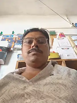 Snapshot of Srmotrs chatting on 08-06-26, 05:53 Srmotrs online show from 08-06-26, 05:53