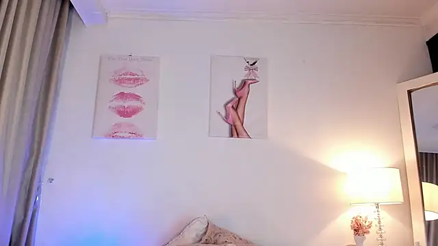 halseycox    online show from 05-07-26, 03:01