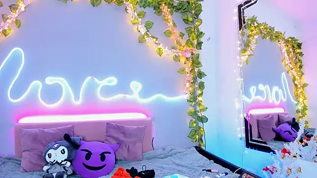 Snapshot of YouliteSllut2 chatting on 12-20-24, 07:50 YouliteSllut2 online show from 12-20-24, 07:50