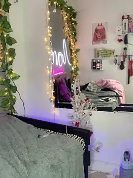 Snapshot of YouliteSllut2 chatting on 12-24-24, 05:23 YouliteSllut2 online show from 12-24-24, 05:23