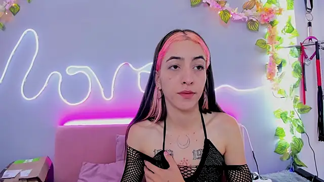 Snapshot of YouliteSllut2 chatting on 01-19-25, 01:00 YouliteSllut2 online show from 01-19-25, 01:00