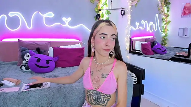 Snapshot of YouliteSllut2 chatting on 02-21-25, 11:43 YouliteSllut2 online show from 02-21-25, 11:43