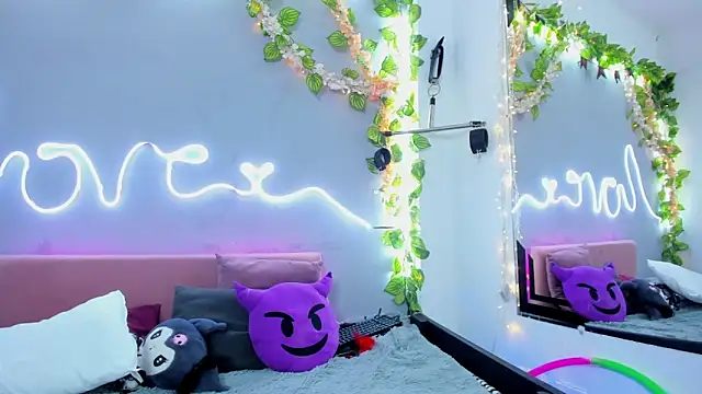 Snapshot of YouliteSllut2 chatting on 03-11-25, 07:04 YouliteSllut2 online show from 03-11-25, 07:04