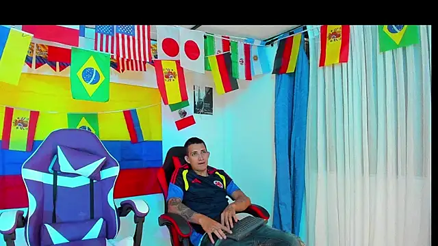 Snapshot of parejacaliente20154 chatting on 07-01-26, 02:02 parejacaliente20154 online show from 07-01-26, 02:02