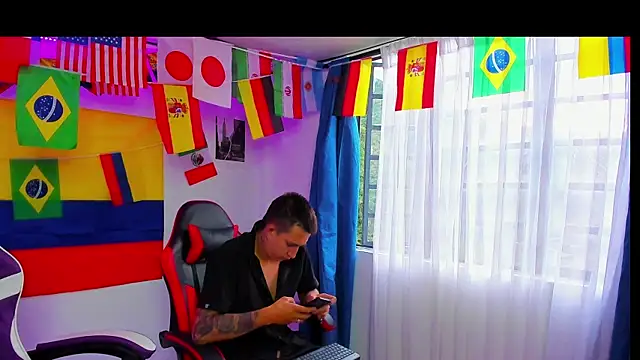 Snapshot of parejacaliente20154 chatting on 07-03-26, 11:05 parejacaliente20154 online show from 07-03-26, 11:05