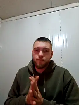 Snapshot of Franso13 chatting on 12-21-24, 08:43 Franso13 online show from 12-21-24, 08:43