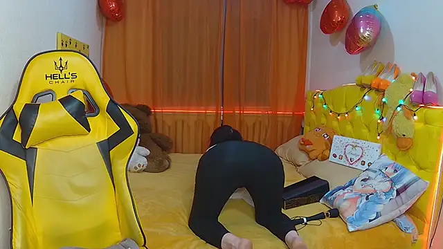 Snapshot of SandraHormas chatting on 03-05-25, 02:12 SandraHormas online show from 03-05-25, 02:12