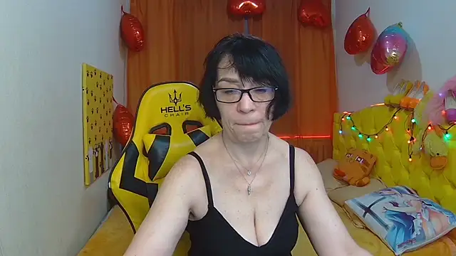 Snapshot of SandraHormas chatting on 03-23-25, 08:04 SandraHormas online show from 03-23-25, 08:04