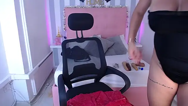 Lunna boobs online show from 10-26-25, 05:35