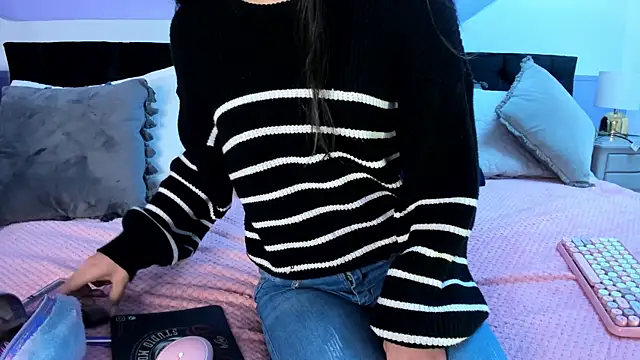 Julieta Cortes   online show from 02-22-25, 11:46