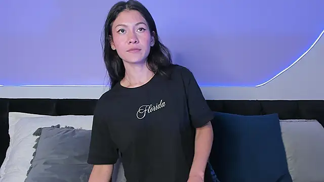 Julieta Cortes   online show from 03-22-25, 06:36