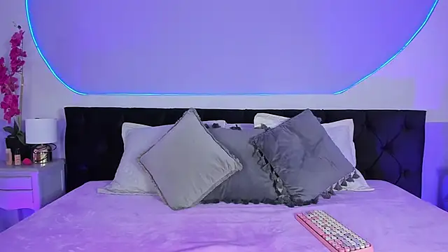 Julieta Cortes   online show from 09-09-25, 11:54