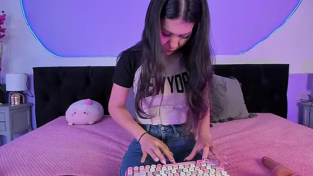 Julieta Cortes   online show from 10-20-25, 11:54