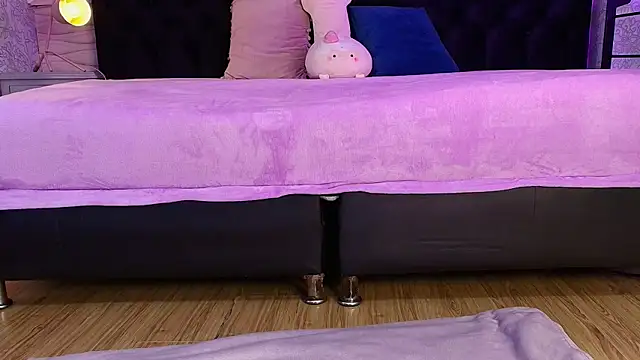 Julieta Cortes   online show from 04-07-26, 12:05