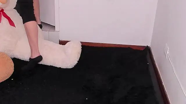 Snapshot of rousesuly chatting on 01-10-25, 10:25 rousesuly online show from 01-10-25, 10:25