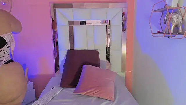 Alanna hot3 online show from 12-20-25, 02:35