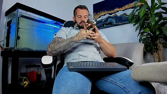 Snapshot of Johnnygrayson1 chatting on 07-20-26, 02:15 Johnnygrayson1 online show from 07-20-26, 02:15
