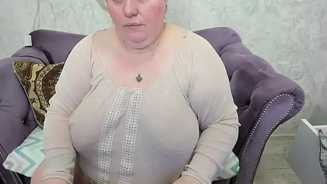 Snapshot of fashiona chatting on 03-04-25, 05:53 fashiona online show from 03-04-25, 05:53