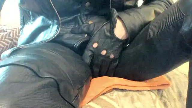 leatherz69 online show from 04-03-26, 02:15