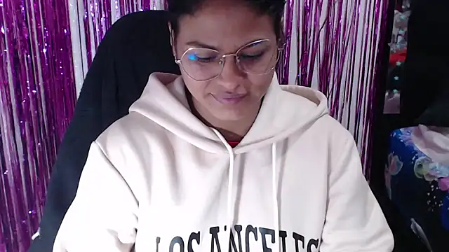 Snapshot of SweetAlmaa chatting on 04-21-26, 09:48 SweetAlmaa online show from 04-21-26, 09:48