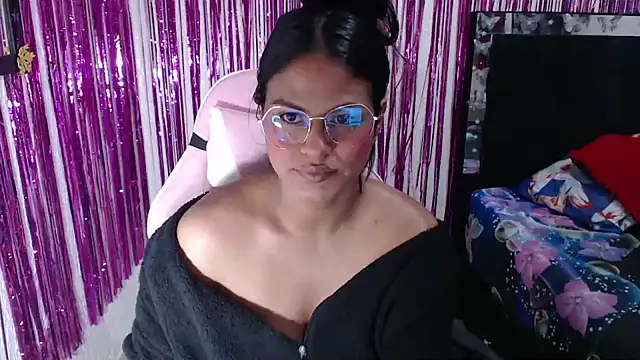 Snapshot of SweetAlmaa chatting on 04-23-26, 09:52 SweetAlmaa online show from 04-23-26, 09:52