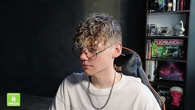 Keytaro online show from 11-20-25, 01:11