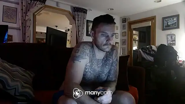 Snapshot of UnCuTupTheBuTT chatting on 10-13-25, 07:19 UnCuTupTheBuTT online show from 10-13-25, 07:19