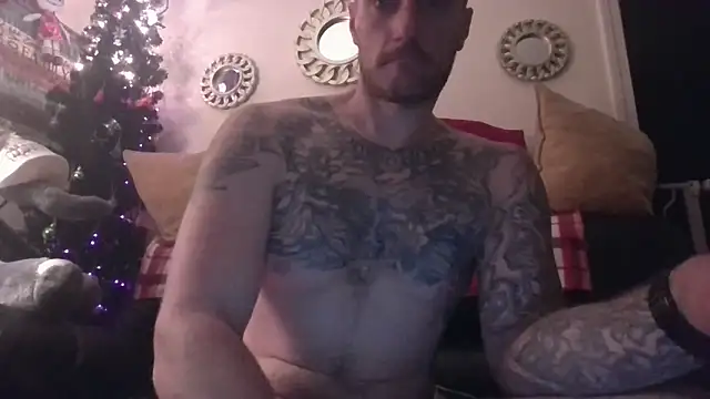 Snapshot of UnCuTupTheBuTT chatting on 10-25-25, 04:53 UnCuTupTheBuTT online show from 10-25-25, 04:53