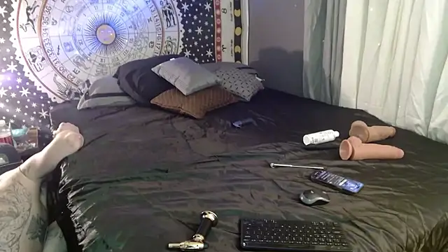 UnCuTupTheBuTT online show from 01-13-26, 10:42